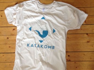 Katakomb - Katakomb T-Shirt Medium i gruppen Merchandise hos Bengans Skivbutik AB (1112638)
