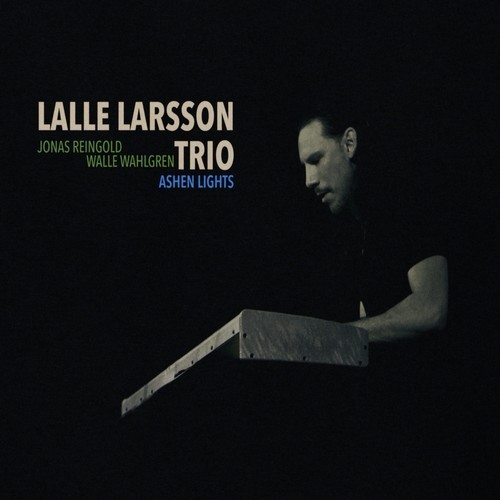 Lalle Larsson Trio - Ashen Lights Feat. Jonas Reingold & i gruppen CD / Toppselgere hos Bengans Skivbutik AB (3322181)