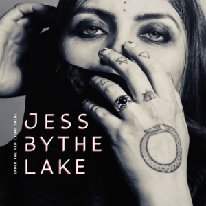 Jess By The Lake - Under The Red Light Shine i gruppen VINYL hos Bengans Skivbutik AB (3633631)