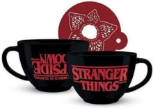 Stranger Things (The World is Turning Upside Down Cappuccino Mug And Stencil i gruppen -Start Merch hos Bengans Skivbutik AB (3948592)