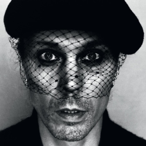 Vv - Neon Noir (Deluxe Cd) i gruppen VI TIPSER / Bengans Personal tipser / Beste Så Langt 23 - MK hos Bengans Skivbutik AB (4190387)