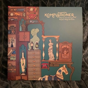 Kajsa Magnarsson & Marta Forsberg - Kompisitioner i gruppen VINYL hos Bengans Skivbutik AB (4226926)