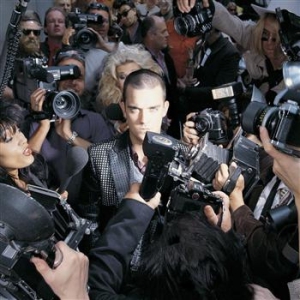 Robbie Williams - Life Thru A Lens (Cd+Dvd Ltd) i gruppen Minishops /  hos Bengans Skivbutik AB (450624)
