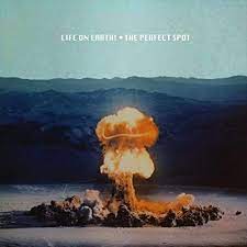 Life On Earth - The Perfect Spot i gruppen VINYL hos Bengans Skivbutik AB (481054)