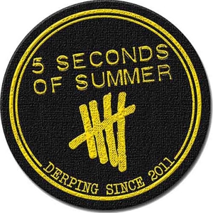 5 Seconds Of Summer - Derping Stamp Patch i gruppen Annet / hos Bengans Skivbutik AB (5537643)