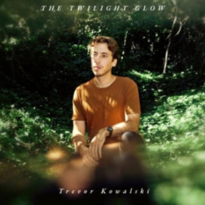 Trevor Kowalski - The Twilight Glow i gruppen VI TIPSER / Fredagsutgivelser / Fredag den 5:e Juli 2024 hos Bengans Skivbutik AB (5550320)