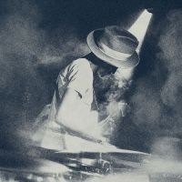 Jones Keziah - Alive & Kicking - Live i gruppen VI TIPSER / Fredagsutgivelser / 2025-01-24 hos Bengans Skivbutik AB (5575195)