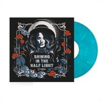 Bailey Elles - Shining In The Half Light i gruppen VI TIPSER / Fredagsutgivelser / 2025-03-21 hos Bengans Skivbutik AB (5588079)