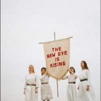 The New Eves - The New Eve Is Rising i gruppen VINYL / Kommende / Pop-Rock hos Bengans Skivbutik AB (5628430)