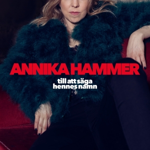 Annika Hammer - Till Att Säga Hennes Namn i gruppen VINYL / Kommende / Svensk FolkeMusikkk hos Bengans Skivbutik AB (5629523)