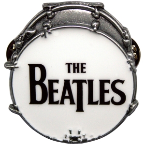 Beatles - Drop T Drum Pin Badge i gruppen MERCHANDISE / Merch / Nyheter / Pop-Rock hos Bengans Skivbutik AB (5630507)