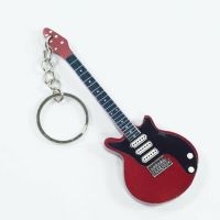 Queen - Nyckelring Brian May (Trä) i gruppen MERCHANDISE / Accessoarer / Metal hos Bengans Skivbutik AB (5634992)