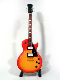 Zappa Frank - Minigitarr Gibson (Höjd Ca 25Cm) i gruppen MERCHANDISE / Accessoarer / Pop-Rock hos Bengans Skivbutik AB (5635756)