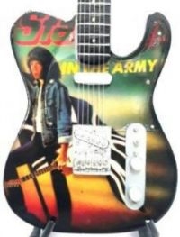 Status Quo - Minigitarr Tribute (Höjd Ca 25Cm) i gruppen MERCHANDISE / Accessoarer / Pop-Rock hos Bengans Skivbutik AB (5635765)