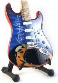 Pink Floyd - Minigitarr Tribute The Wall (25Cm) i gruppen MERCHANDISE / Accessoarer / Pop-Rock hos Bengans Skivbutik AB (5635791)