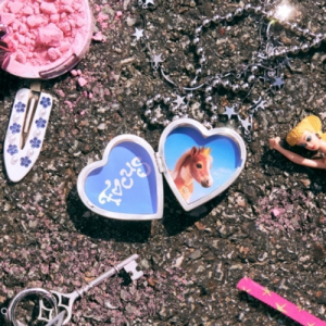 Hearts2hearts  - Focus (Rule Book Ver.) i gruppen Minishops / K-Pop Minishops / Hearts2Hearts hos Bengans Skivbutik AB (5643549)