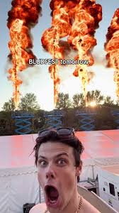 Yungblud - Weird! - The World's On Fire i gruppen Hip Hop-Rap hos Bengans Skivbutik AB (5646473)