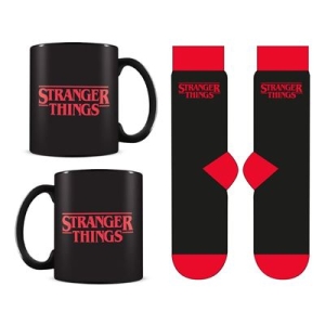 Stranger Things - Logo Mug & Sock Set i gruppen MERCHANDISE / Merch / Kommende / TV-serie hos Bengans Skivbutik AB (5648452)