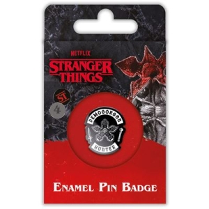Stranger Things - Demogorgon Hunter Enamel Pin Badge i gruppen MERCHANDISE / Merch / Kommende / TV-serie hos Bengans Skivbutik AB (5648466)