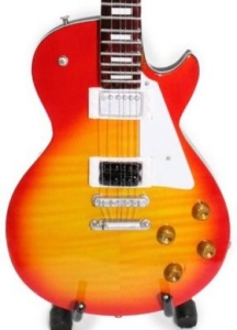 Led Zeppelin - Minigitarr Jimmy Page (Höjd Ca 25Cm i gruppen MERCHANDISE / Accessoarer / Heavy Metal hos Bengans Skivbutik AB (5648665)