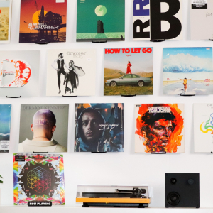 Accessories - Vinylhållaren Svart (2 Pack) i gruppen VI TIPSER / Fredagsutgivelser / 2025-11-21 hos Bengans Skivbutik AB (5649501)