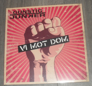 Gunstig Junker - Vi Mot Dom (Vinyl LP) i gruppen VINYL / Kommende / Pop-Rock hos Bengans Skivbutik AB (5654105)