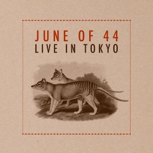 June Of 44 - Live In Tokyo (Deluxe Edition) i gruppen VI TIPSER / Fredagsutgivelser / 2026-03-20 hos Bengans Skivbutik AB (5655446)