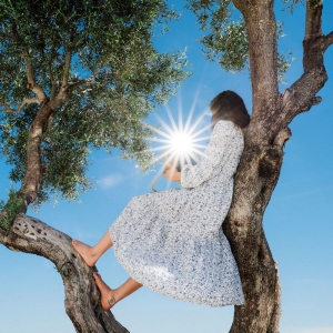 Eaves Wilder - Little Miss Sunshine i gruppen CD / Kommende / Pop-Rock hos Bengans Skivbutik AB (5663022)