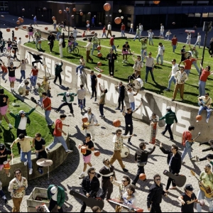 Arkells - Between Us i gruppen CD / Kommende / Pop-Rock hos Bengans Skivbutik AB (5663033)