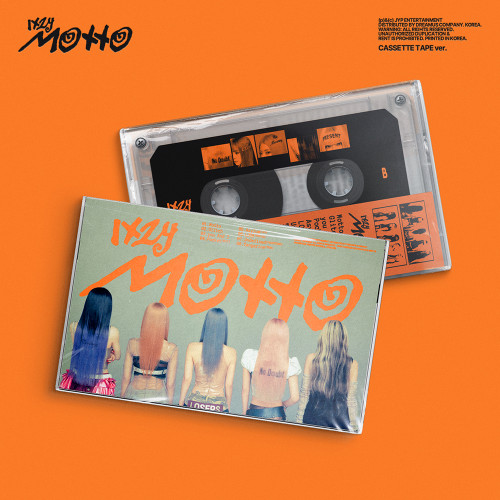Itzy - Motto (Cassette Tape Ver.) i gruppen Kommende / K-Pop hos Bengans Skivbutik AB (5673576)