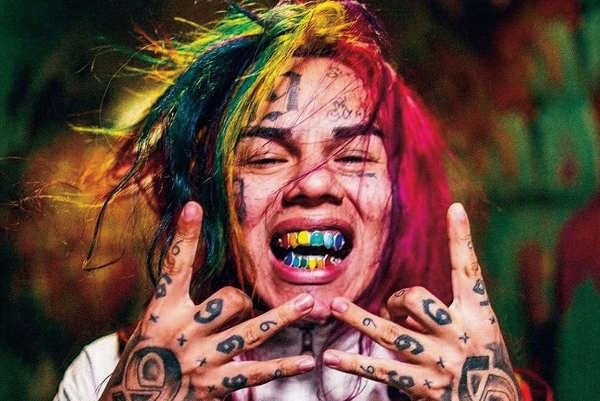 6Ix9ine - Tekashi 6Ix9ine 91,5 X 61 Cm i gruppen MERCHANDISE / Poster / Hip Hop-Rap hos Bengans Skivbutik AB (5676197)