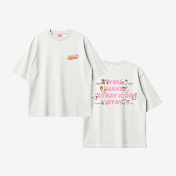 Stray Kids - Skzoo X Sanrio Characters T-Shirt i gruppen MERCHANDISE / T-shirt / Kommende / hos Bengans Skivbutik AB (5676800)