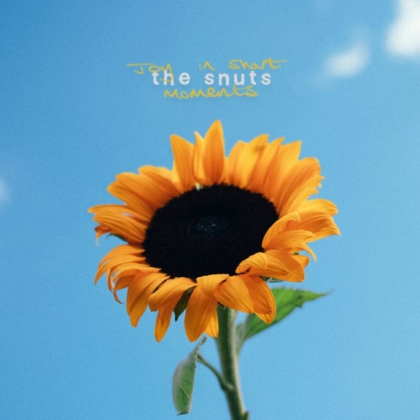 The Snuts - Joy In Short Moments i gruppen CD / Kommende / Pop-Rock hos Bengans Skivbutik AB (5677668)