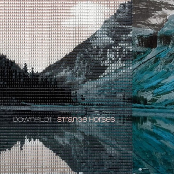 Downpilot - Strange Horses i gruppen CD / Kommende / Pop-Rock hos Bengans Skivbutik AB (5678508)