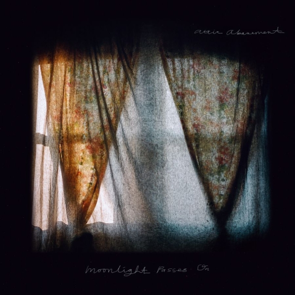 Attic Abasement - Moonlight Passes On i gruppen VINYL / Kommende / Pop-Rock hos Bengans Skivbutik AB (5680263)