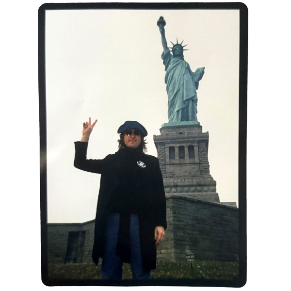 John Lennon - Liberty Sticker i gruppen MERCHANDISE / Merch / Kommende / Pop-Rock hos Bengans Skivbutik AB (5680964)