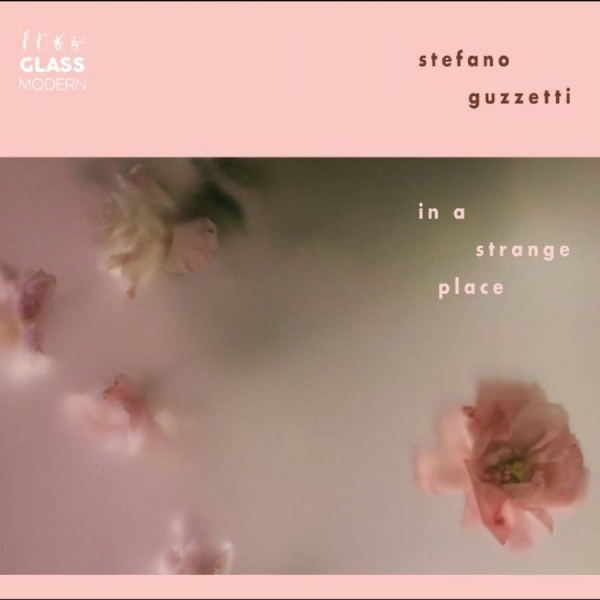 Stefano Guzetti - In A Strange Place i gruppen CD / Kommende / Pop-Rock hos Bengans Skivbutik AB (5681310)