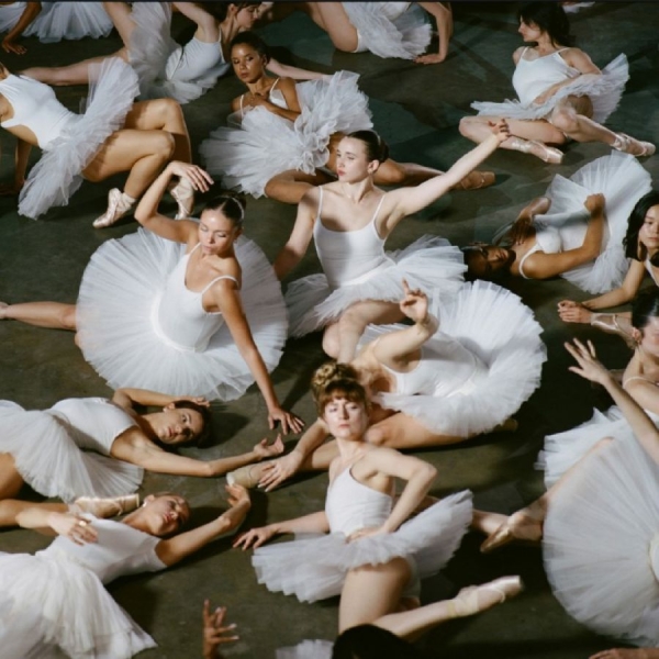 Jigitz - 50 Ballerinas i gruppen CD / Kommende / Pop-Rock hos Bengans Skivbutik AB (5682439)