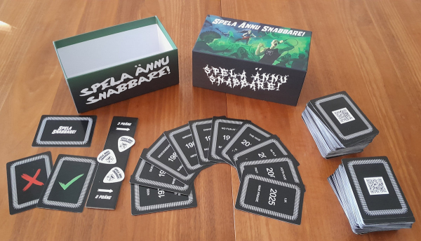 Spela Snabbare - Spela Ännu Snabbare! i gruppen MERCHANDISE / Merch / Kommende / Metal hos Bengans Skivbutik AB (5689861)