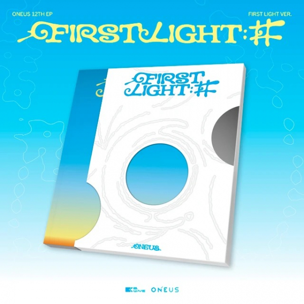 Oneus - First Light (First Light Ver.) i gruppen CD / Kommende / K-Pop hos Bengans Skivbutik AB (5690631)
