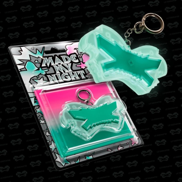 Le Sserafim - Made My Night (Glow Clicker Keychain) (Mint Ver.) i gruppen MERCHANDISE / Merch+Code / Kommende / K-Pop hos Bengans Skivbutik AB (5690656)