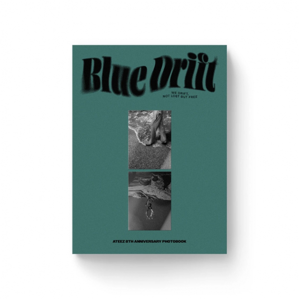 Ateez - 8th Anniversary Photobook Blue Drift + Photocard i gruppen MERCHANDISE / Merch / Kommende / K-Pop hos Bengans Skivbutik AB (5693690)