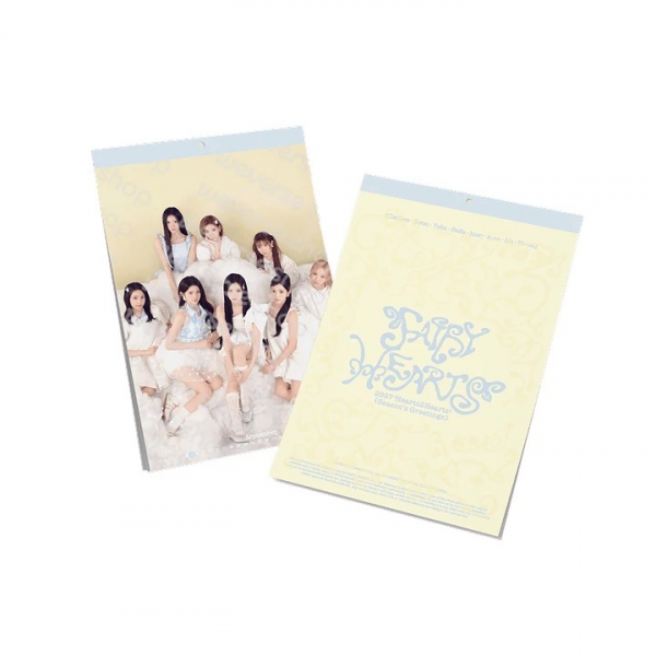 Hearts2Hearts - 2027 Seasons Greetings (Wall Calendar) i gruppen MERCHANDISE / Merch / Kommende / K-Pop hos Bengans Skivbutik AB (5695476)