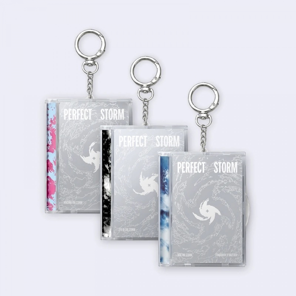 Txt - Perfect Storm (Photocard Case Ver.) (Random Ver.) i gruppen MERCHANDISE / Merch+Code / Kommende / K-Pop hos Bengans Skivbutik AB (5696760)