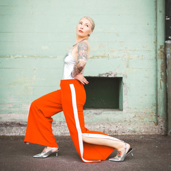 Elin Ruth Sigvardsson - Kärlekssjuk (Signerat Kort) i gruppen VINYL / Kommende / Pop-Rock hos Bengans Skivbutik AB (5697563)