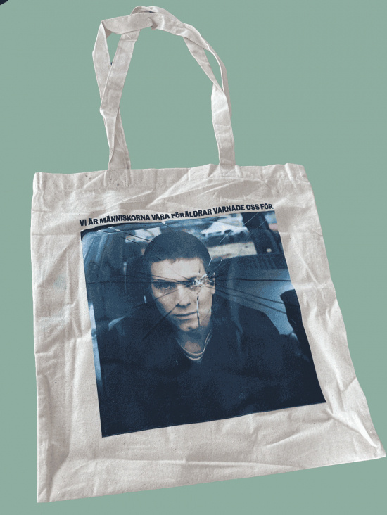 Hurula - Bundle Tøypose +  Vi Är Människorna Som Våra Föräldrar Varnade Oss för (10-års jubileum utgåva)